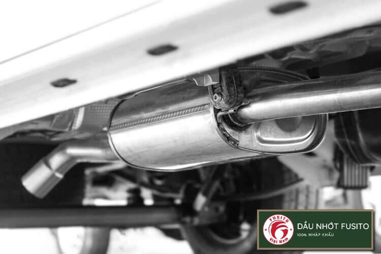 Bộ chuyển đổi xúc tác khí thải là gì? Những dấu hiệu của lỗi bộ chuyển đổi xúc tác ô tô như thế nào? Hãy cùng kênh dầu nhớt Fusito tìm hiểu trong bài viết này.