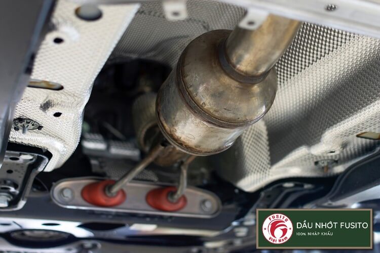 Bộ chuyển đổi xúc tác khí thải là gì? Những dấu hiệu của lỗi bộ chuyển đổi xúc tác ô tô như thế nào? Hãy cùng kênh dầu nhớt Fusito tìm hiểu trong bài viết này.