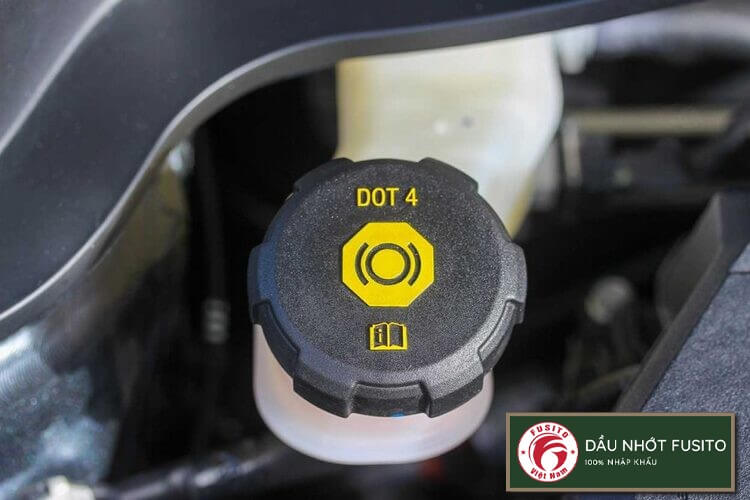 Dầu phanh ô tô là gì? dầu thắng đĩa nên chọn dầu thắng dot 4 hay dầu phanh dot3? Những báo hiệu thiếu dầu phanh trên xe như thế nào? Hãy cùng phân tích!