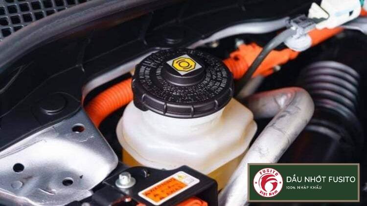 Dầu phanh ô tô là gì? dầu thắng đĩa nên chọn dầu thắng dot 4 hay dầu phanh dot3? Những báo hiệu thiếu dầu phanh trên xe như thế nào? Hãy cùng phân tích!